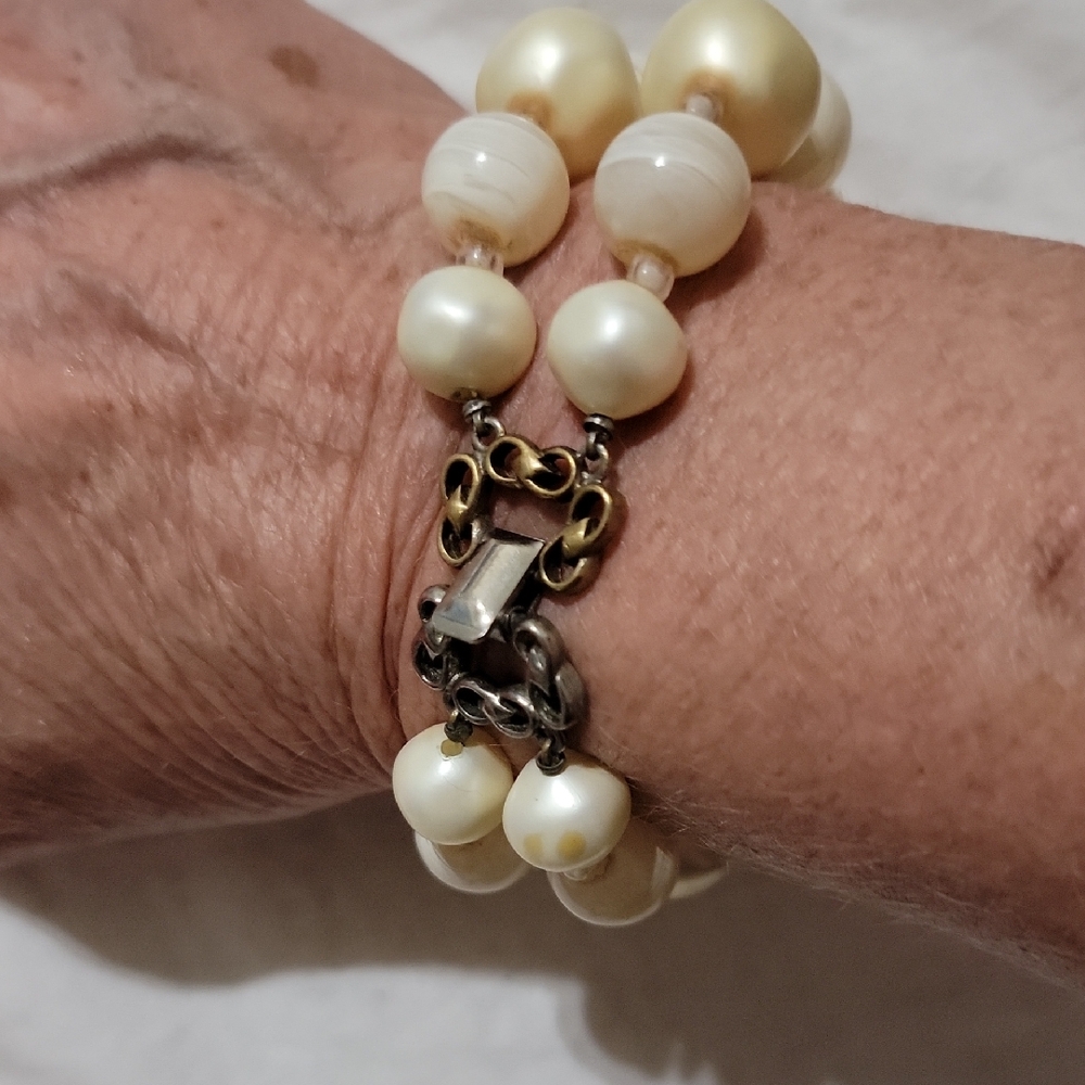 Vintage Double Strand Graduated Super Chunky Faux Pearl Bracelet 7"in